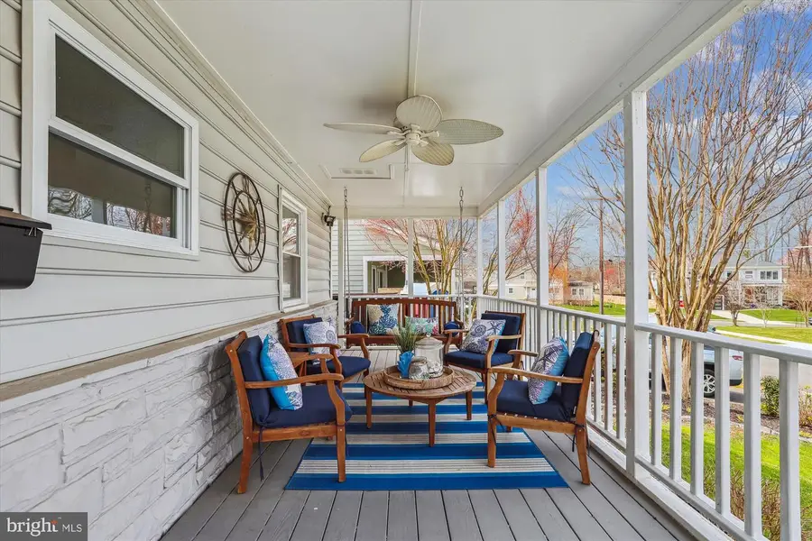 206 Oak St Sw, Vienna, VA 22180 - #3