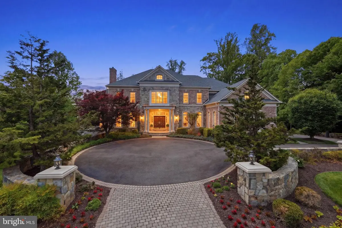 7818 Crownhurst Ct, McLean, VA 22102 - #1