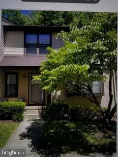 5904 Roberts Common Ct, Burke, VA 22015 - #1