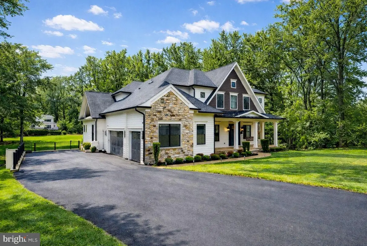 7002 River Oaks Dr, McLean, VA 22101 - #1