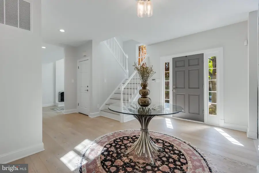 1289 Middleton Ct, Vienna, VA 22182 - #3