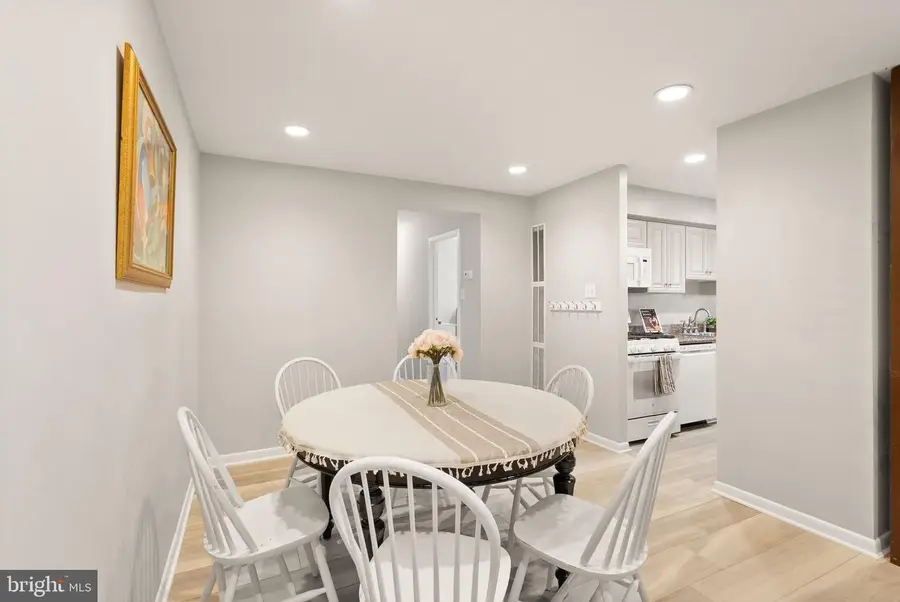 11200 Chestnut Grove Sq #302, Reston, VA 20190 - #3