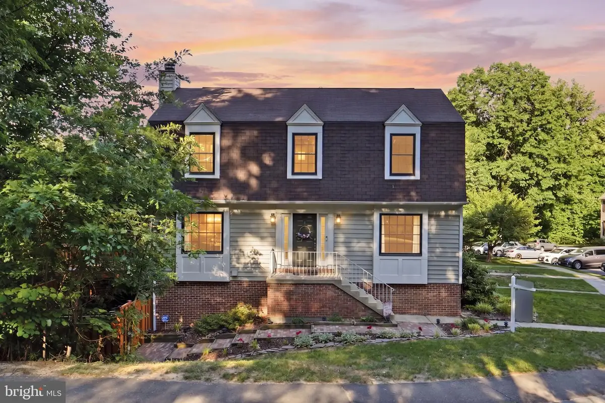 7660 Southern Oak Dr, Springfield, VA 22153 - #1