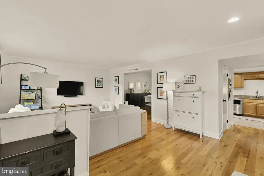 11170 Forest Edge Dr, Reston, VA 20190 - #3