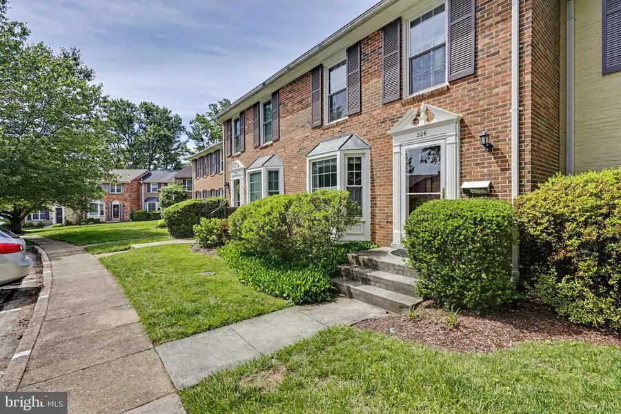 226 Commons Dr Nw, Vienna, VA 22180 - #2