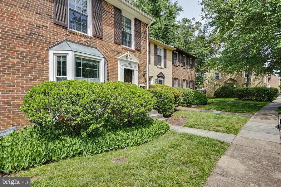 226 Commons Dr Nw, Vienna, VA 22180 - #3