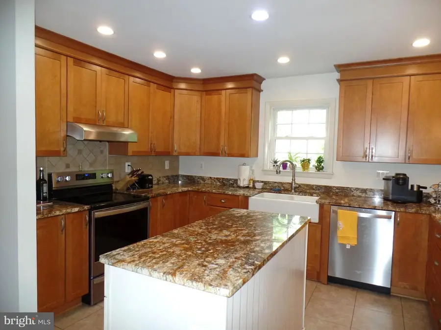 7730 Leonard Dr, Falls Church, VA 22043 - #2