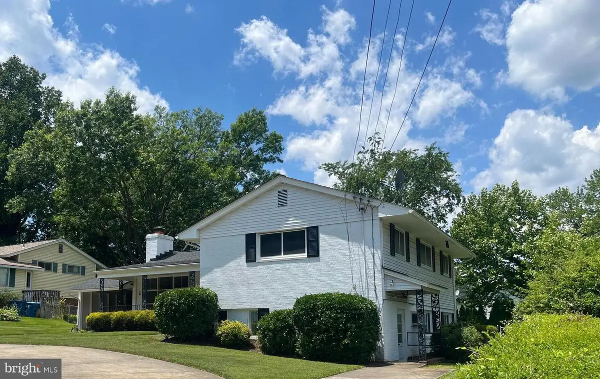 4802 Ravensworth Rd, Annandale, VA 22003 - #1