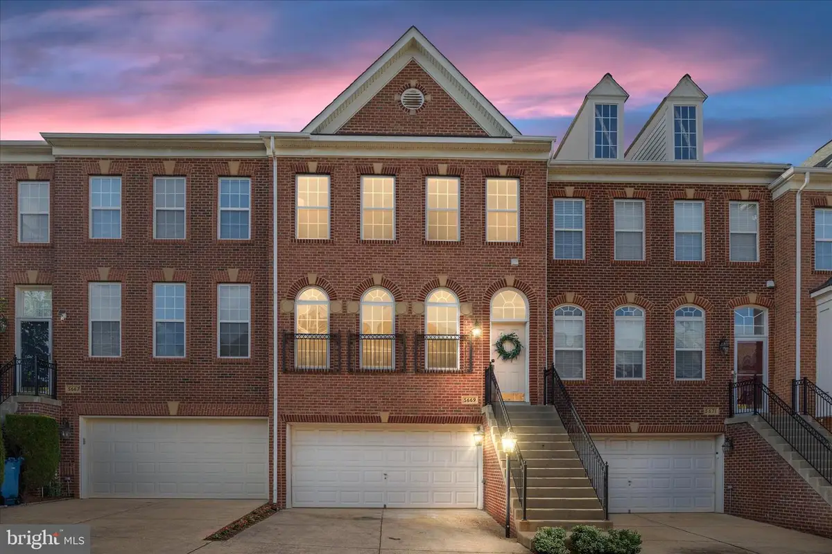 5669 Faircloth Ct, Centreville, VA 20120 - #1
