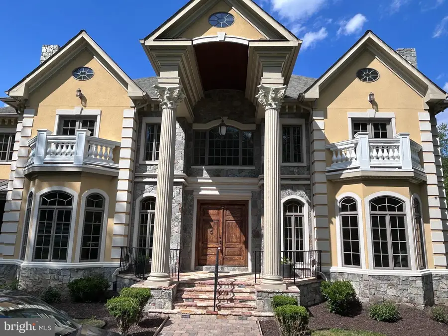 10872 Patowmack Dr, Great Falls, VA 22066 - #2