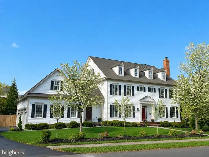 904 Locust St, Herndon, VA 20170 - #1
