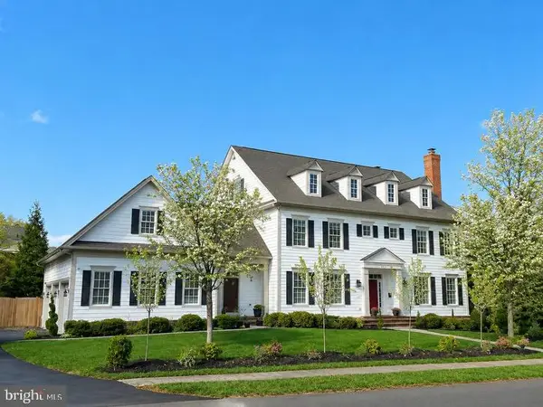 904 Locust St, HERNDON, VA 20170
