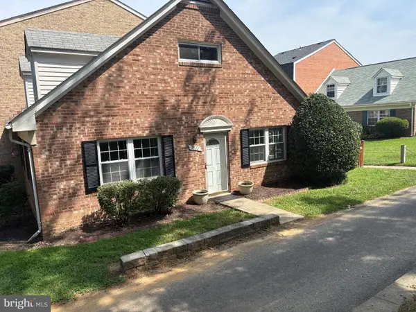 9822 Hagel Cir, LORTON, VA 22079
