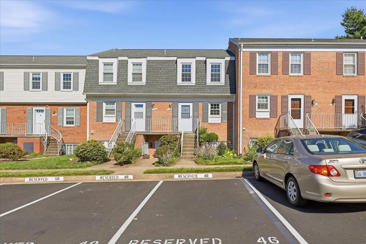 6146 Strasburg Dr, Centreville, VA 20121 - #1