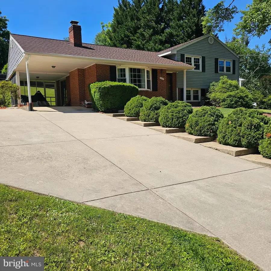 5643 Inverchapel Rd, Springfield, VA 22151 - #3