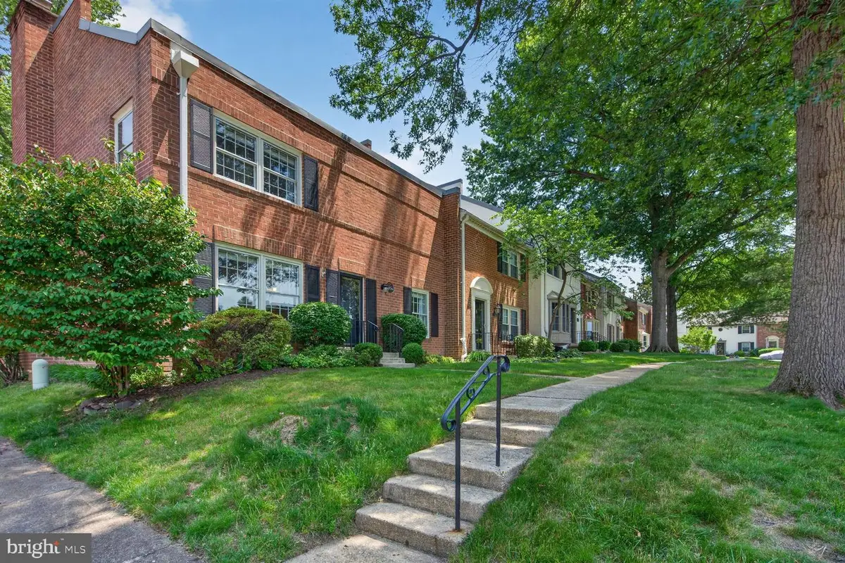 8336 Garfield Ct, Springfield, VA 22152 - #1