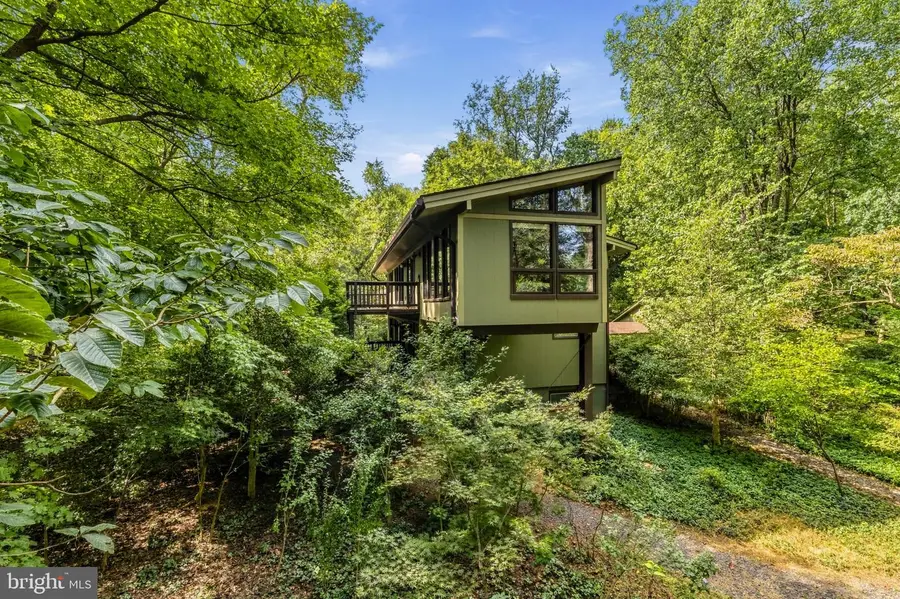 500 Walker Rd, Great Falls, VA 22066 - #2