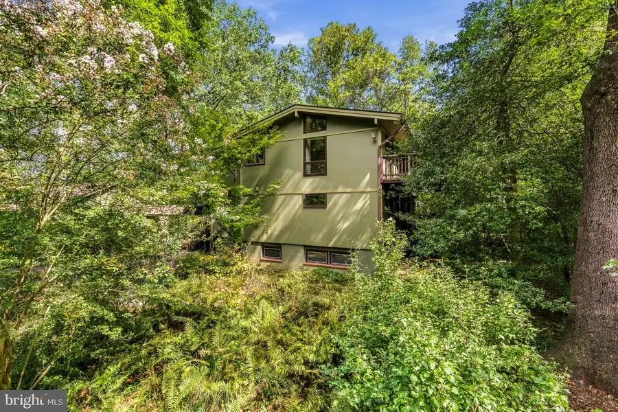 500 Walker Rd, Great Falls, VA 22066 - #3