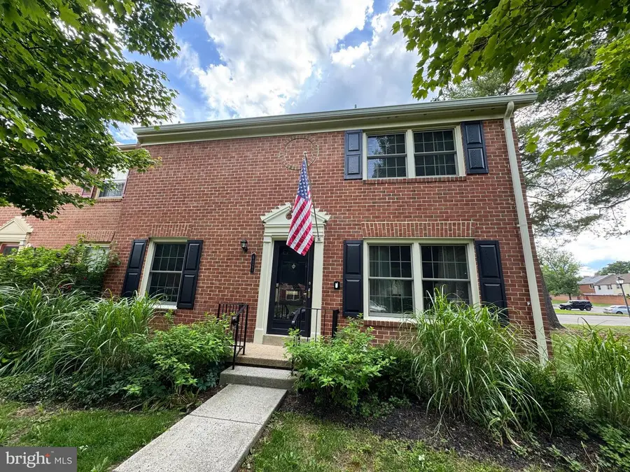 6027 Queenston St, Springfield, VA 22152 - #3