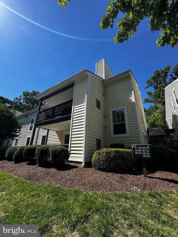 10120 Oakton Terrace Rd, OAKTON, VA 22124