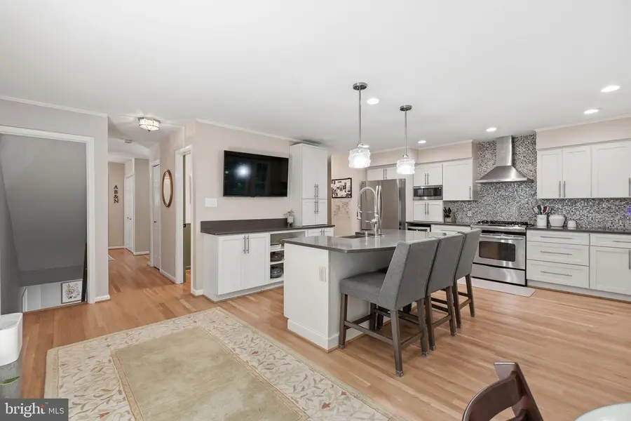 9235 Northedge Dr, Springfield, VA 22153 - #3