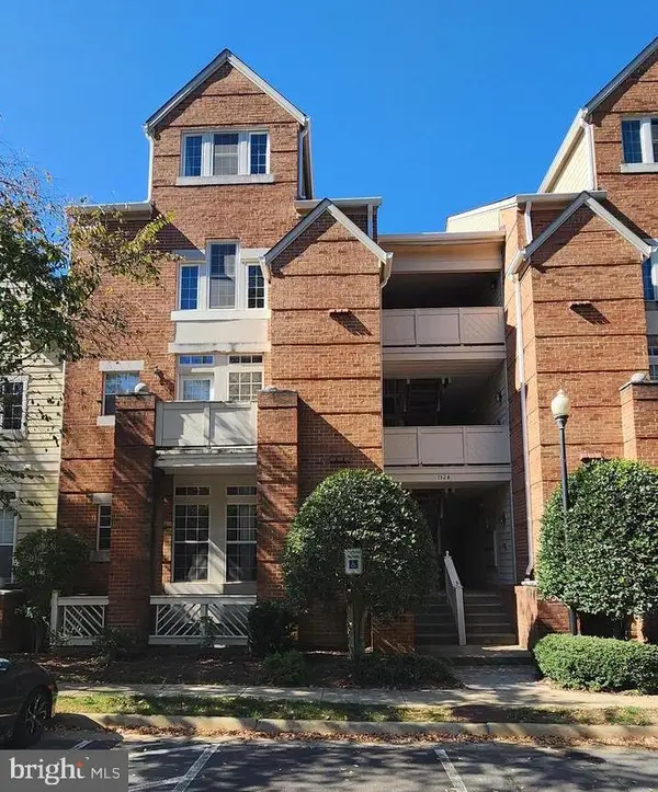 1324 Garden Wall Cir #305, RESTON, VA 20194