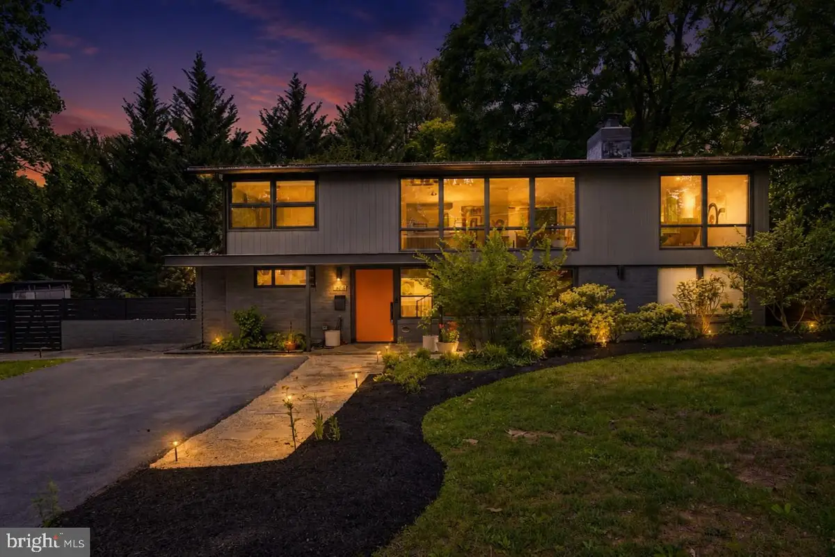 7707 Holmes Run Dr, Falls Church, VA 22042 - #1