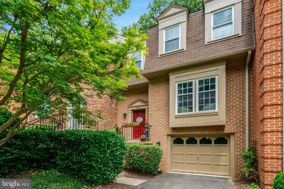 7838 Ashley Glen Rd, Annandale, VA 22003 - #1