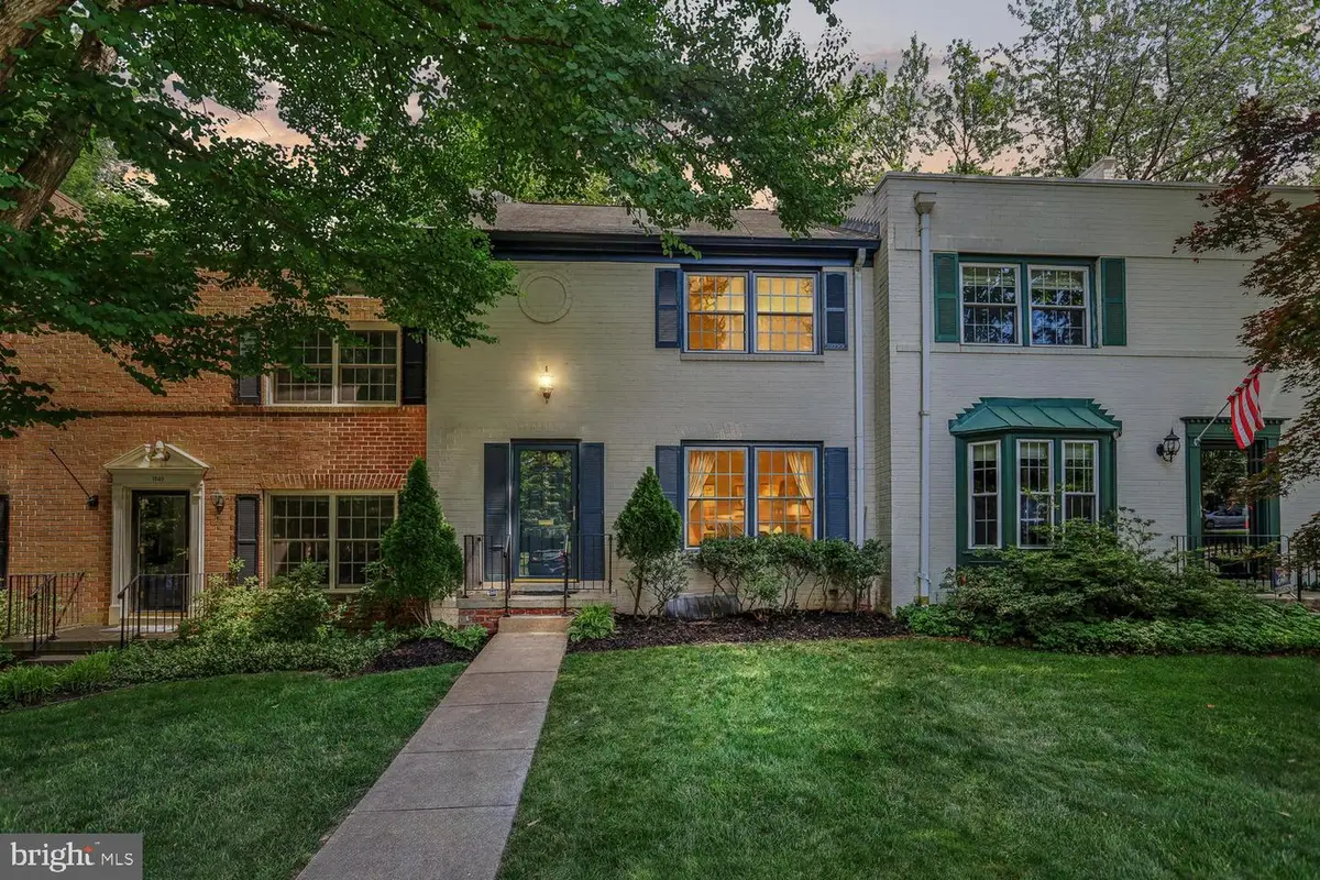 1851 Wainwright Dr, Reston, VA 20190 - #1