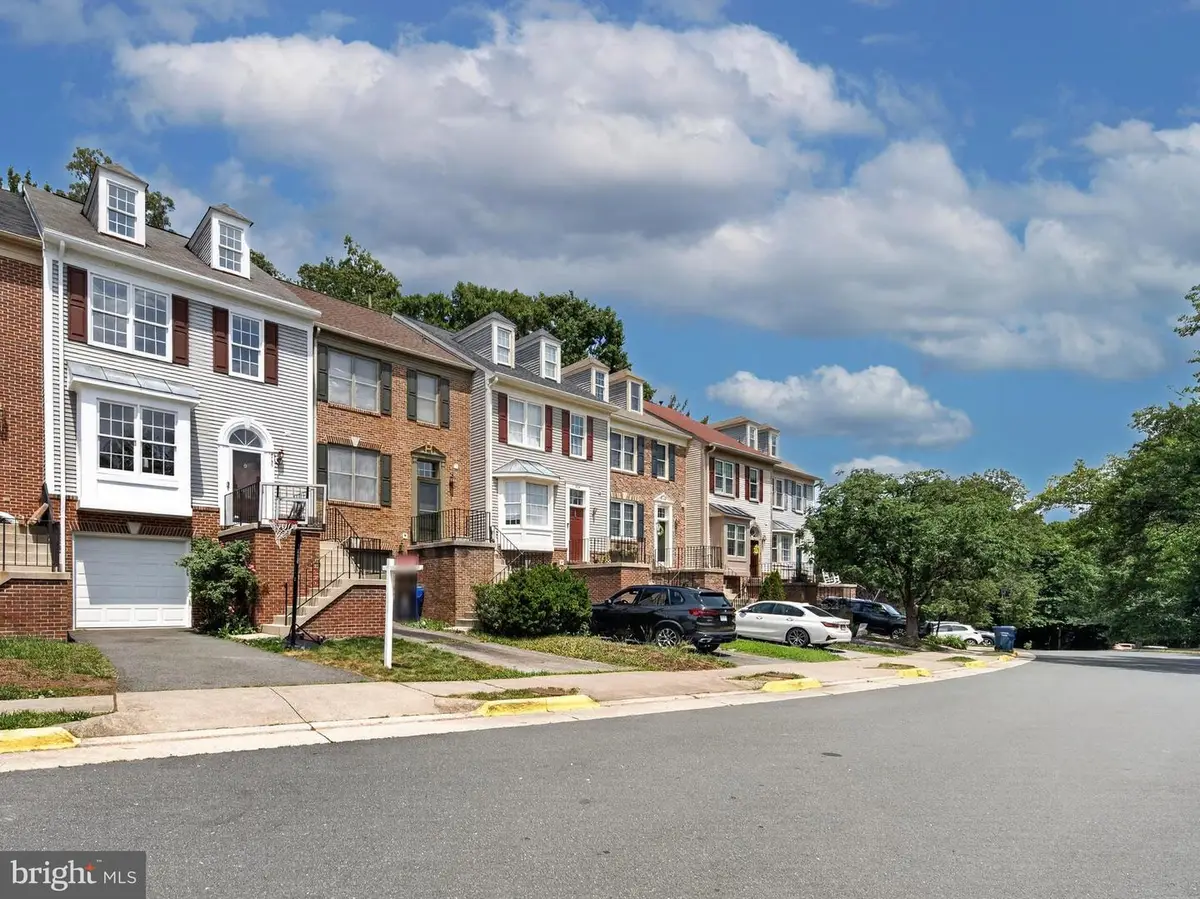 8730 Stone Hill Pl, Springfield, VA 22153 - #1