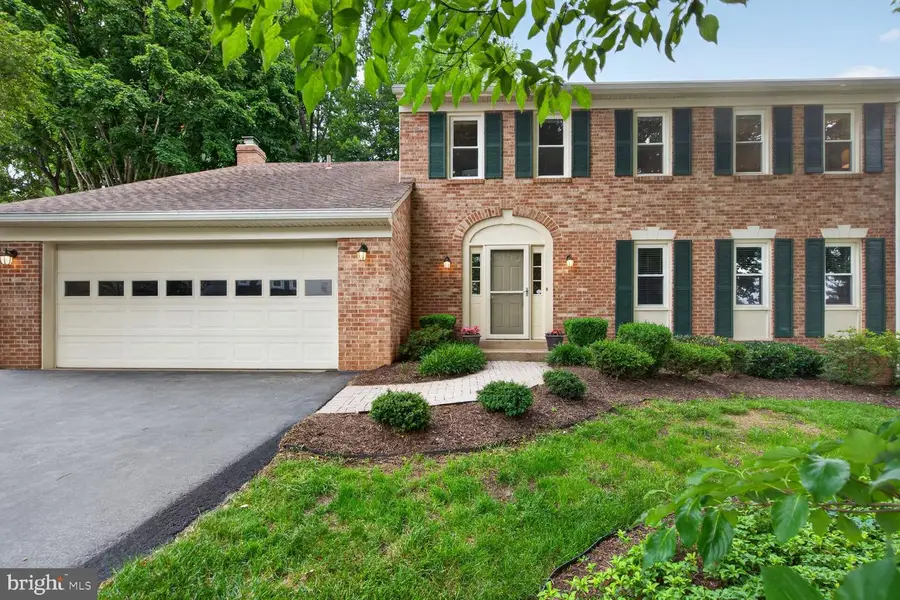 1651 Lozano Dr, Vienna, VA 22182 - #2