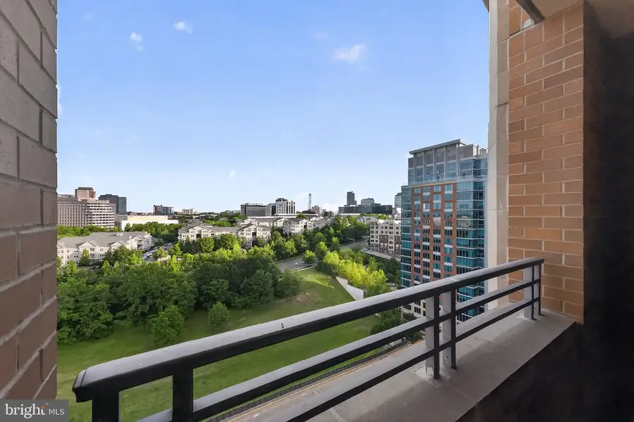 8220 Crestwood Heights Dr #1410, McLean, VA 22102 - #2
