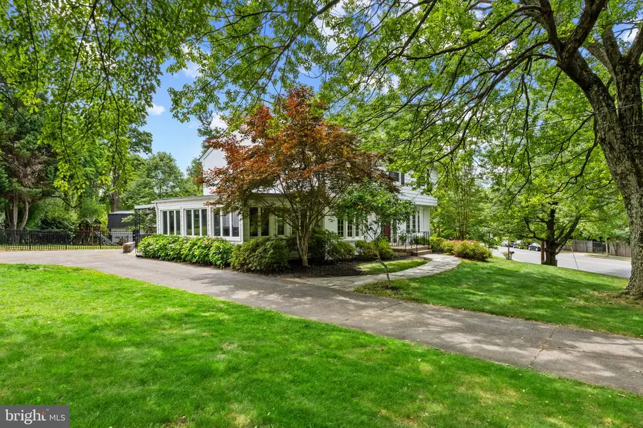 1007 Westbriar Dr Ne, Vienna, VA 22180 - #2