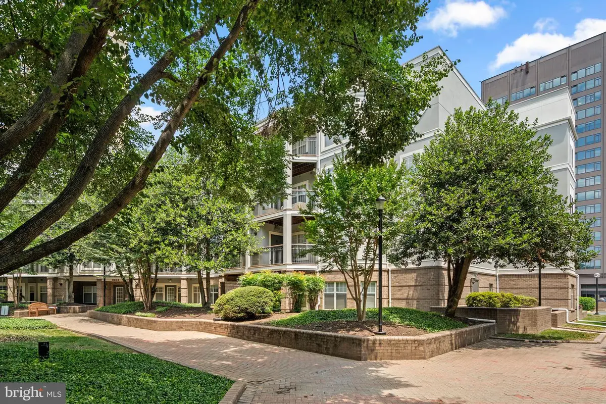 5575 Seminary Rd #102, Falls Church, VA 22041 - #1