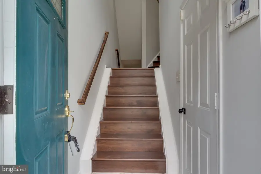 8364 Millwood Dr, Springfield, VA 22152 - #3
