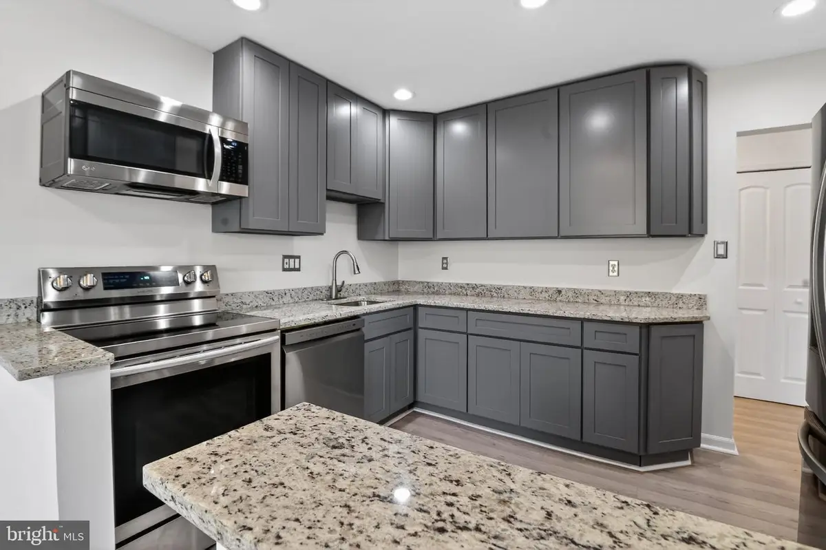 9702 Kingsbridge Dr #302, Fairfax, VA 22031 - #1