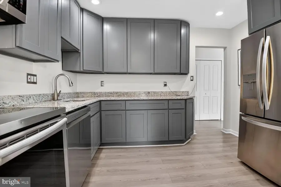 9702 Kingsbridge Dr #302, Fairfax, VA 22031 - #3