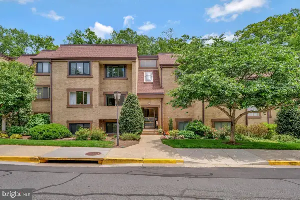 1663 Parkcrest Cir #200, RESTON, VA 20190