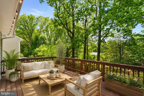 9361 Tartan View Dr, FAIRFAX, VA 22032