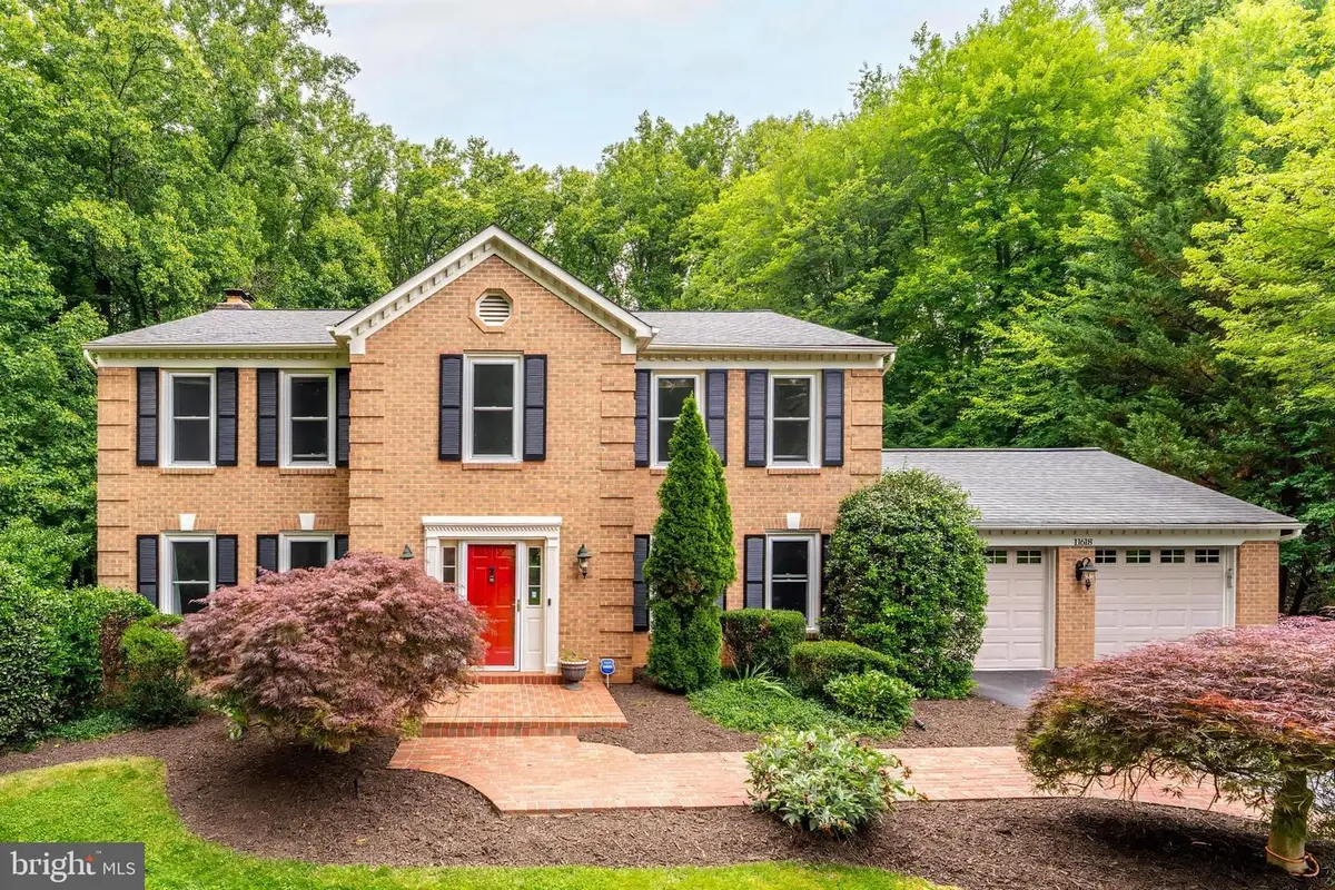 11618 Holly Briar Ln, Great Falls, VA 22066 - #1