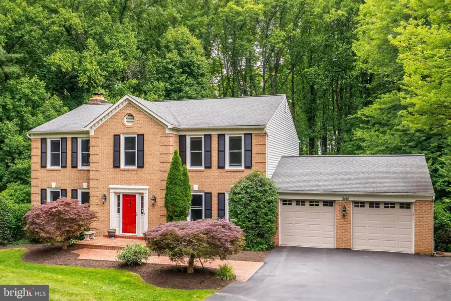 11618 Holly Briar Ln, Great Falls, VA 22066 - #3