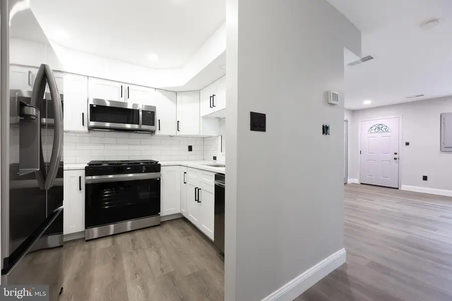 6034 Netherton St, Centreville, VA 20120 - #2