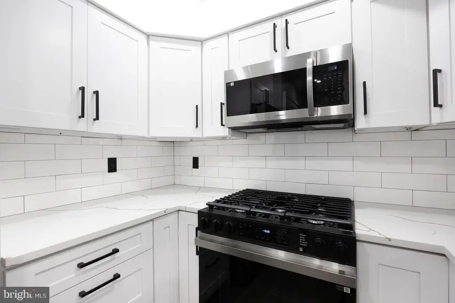 6034 Netherton St, Centreville, VA 20120 - #3