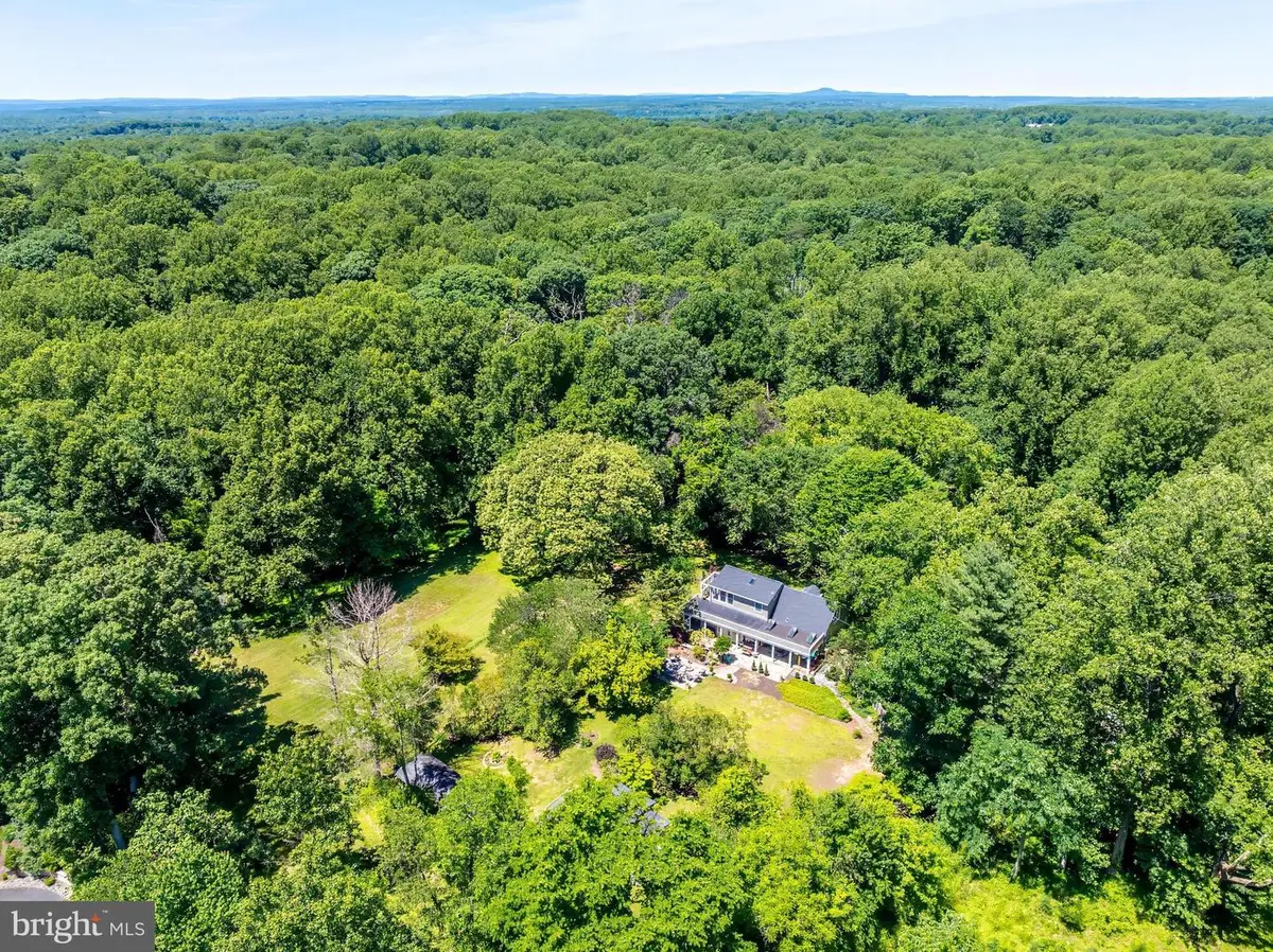 518 Goldsmith Ln, Great Falls, VA 22066 - #1