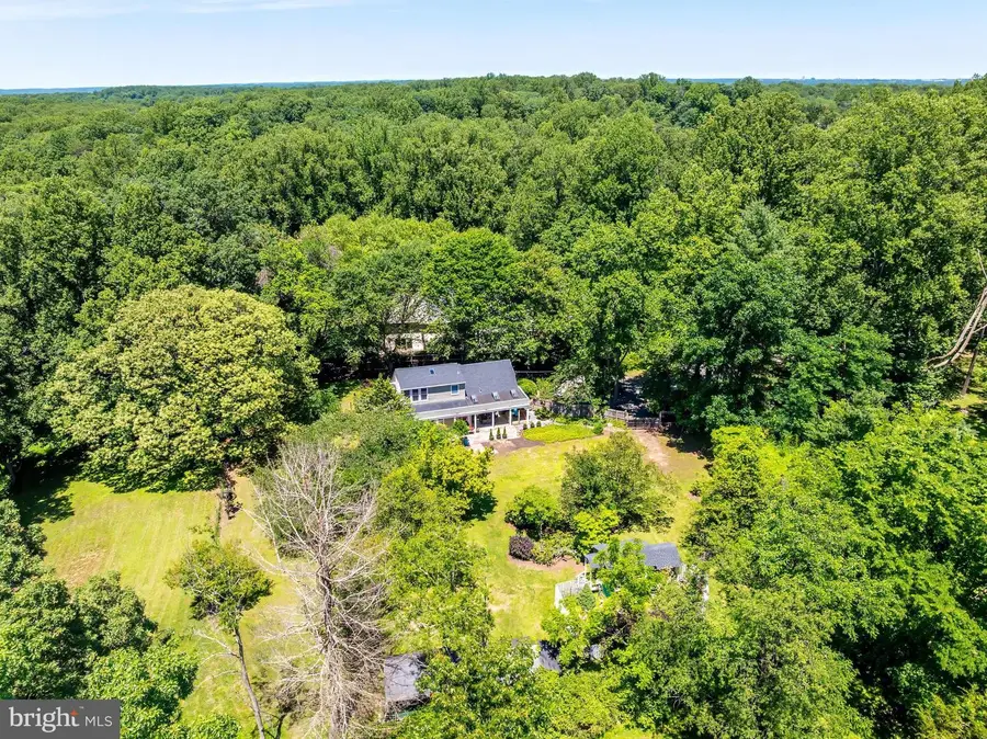 518 Goldsmith Ln, Great Falls, VA 22066 - #3