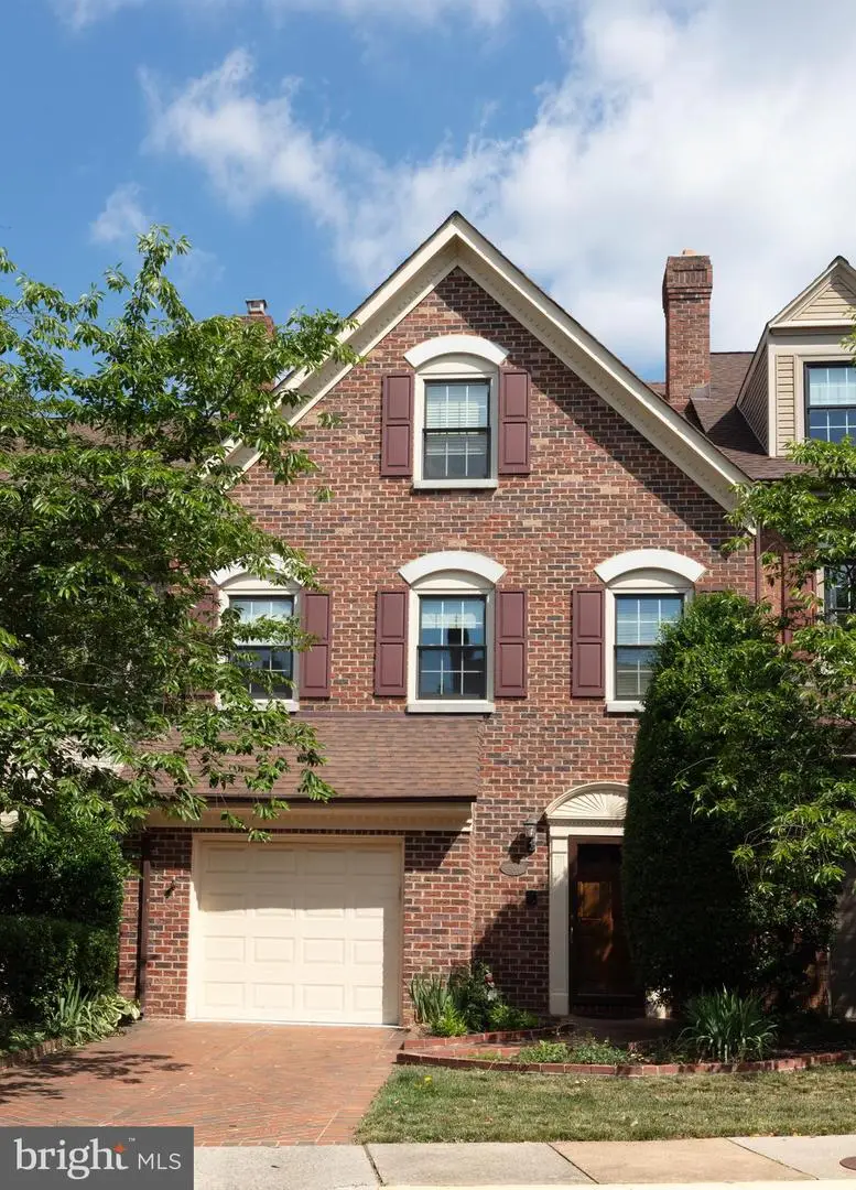 6304 Chaucer View Cir, Alexandria, VA 22304 - #1