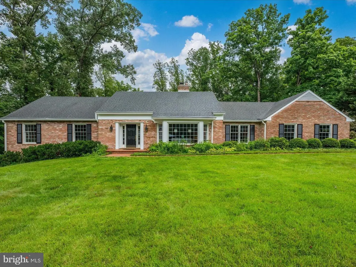 925 Woburn Ct, McLean, VA 22102 - #1