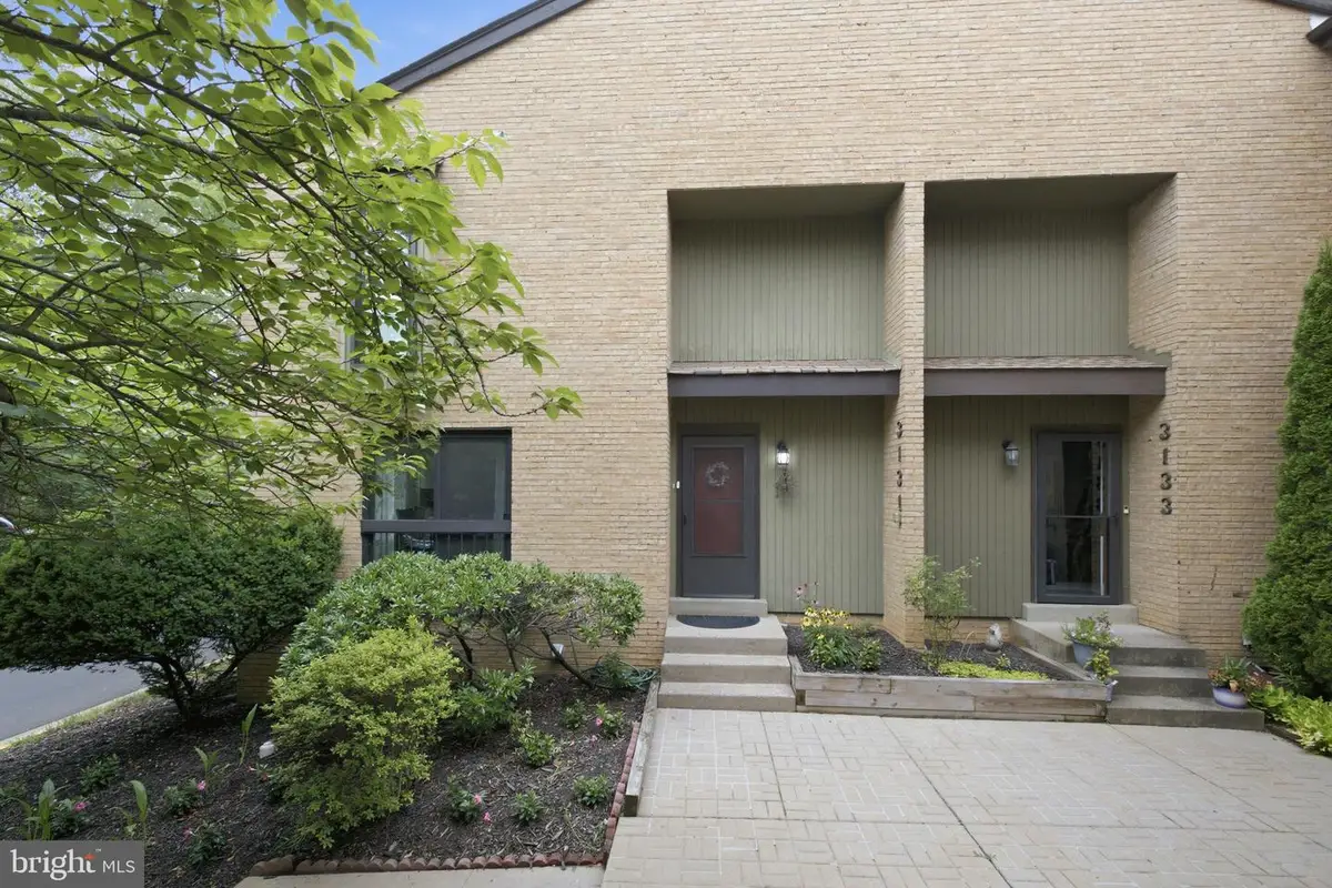 3131 Guysborough Dr, Fairfax, VA 22031 - #1