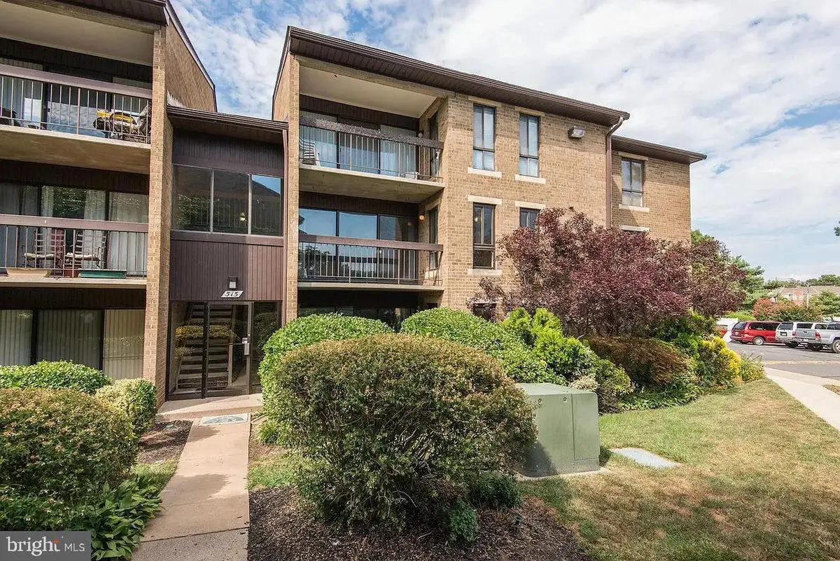 515 Florida Ave #102, Herndon, VA 20170 - #1