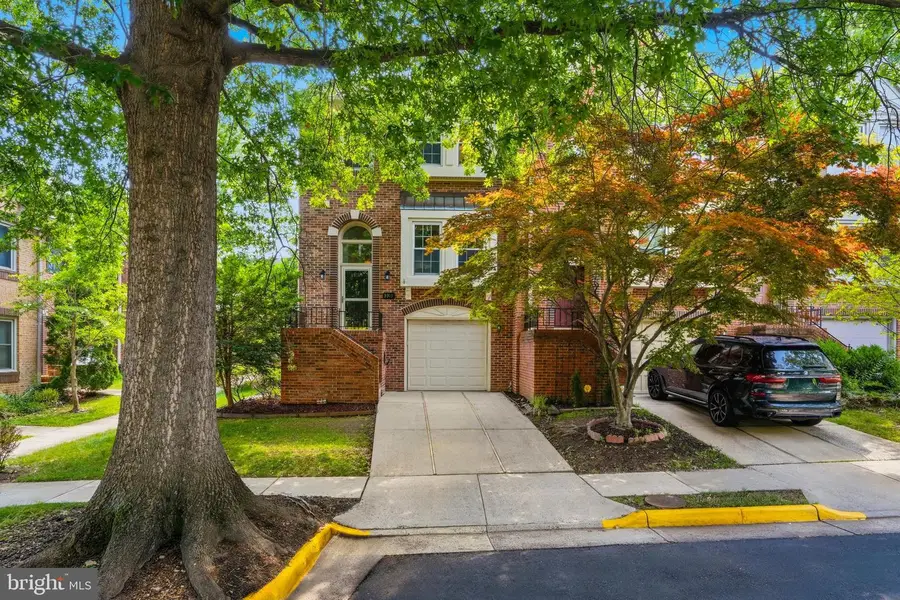 3911 Green Look Ct, Fairfax, VA 22033 - #2